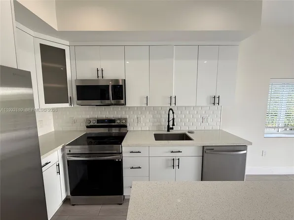 1786 SW 9th St #4, Miami, FL 33135