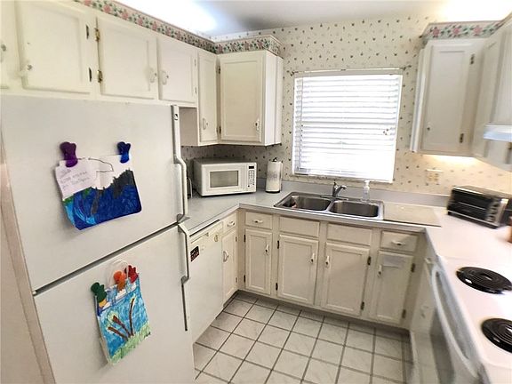 5th image of 29 Pine Arbor Ln APT 201