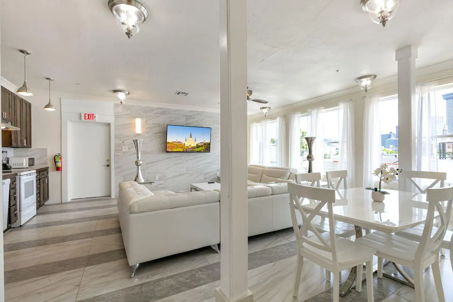 4 bed, 3.0 bath, 2292 sqft, $10,176 — Photo 1