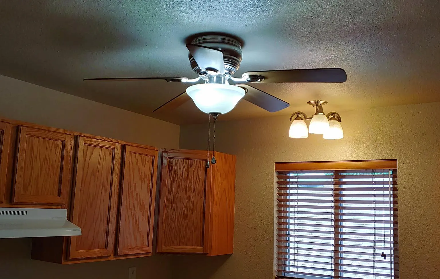 2 bed, 1.5 bath, 1080 sqft, $1,375 — Photo 2