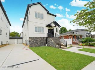 29 Hickory Ave, Staten Island, NY 10305