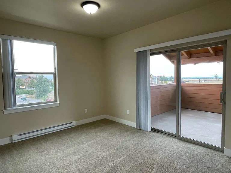 Princess suite 
978 SQ. FT. 
2 bed 1 bath
Master Bedroom