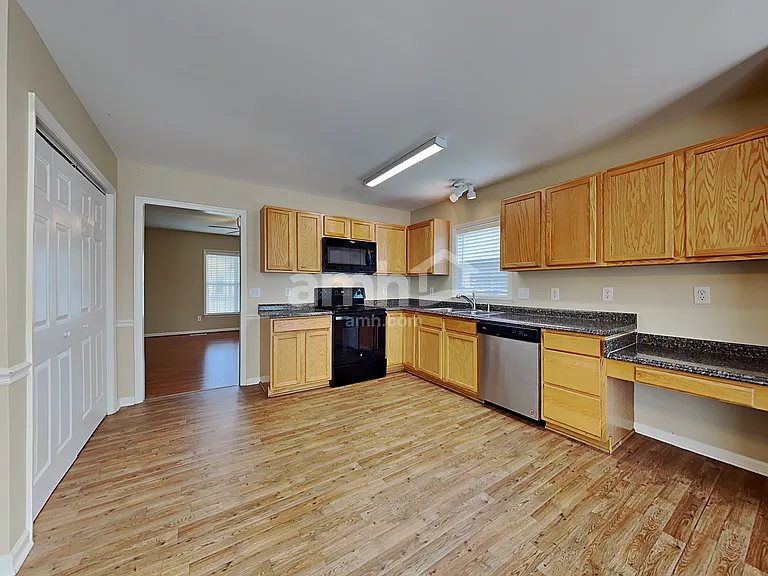 2645 Wynbrook Dr — Photo 3