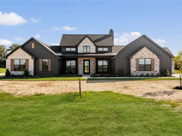 2433 Coronado Estates Dr, Bryan, TX 77808