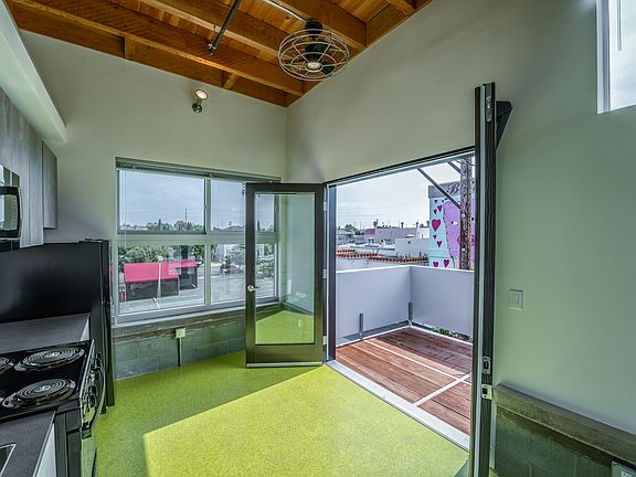 2nd image of 1932 Kearney Ave APT 16