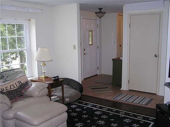 3rd image of 125 Cannon Dr