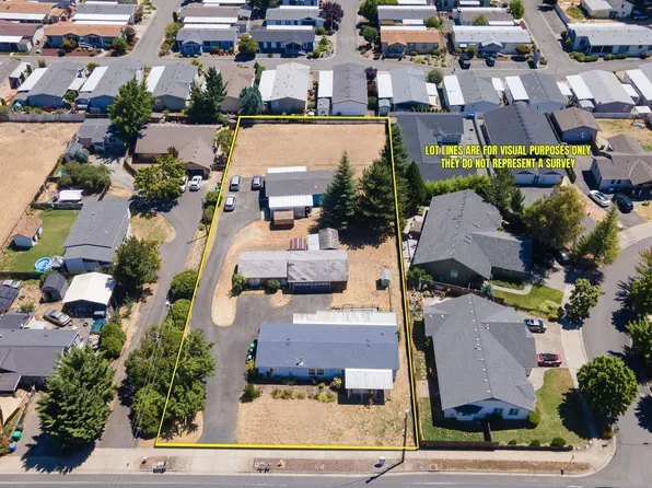 1405 Willow Ln, Grants Pass, OR 97527