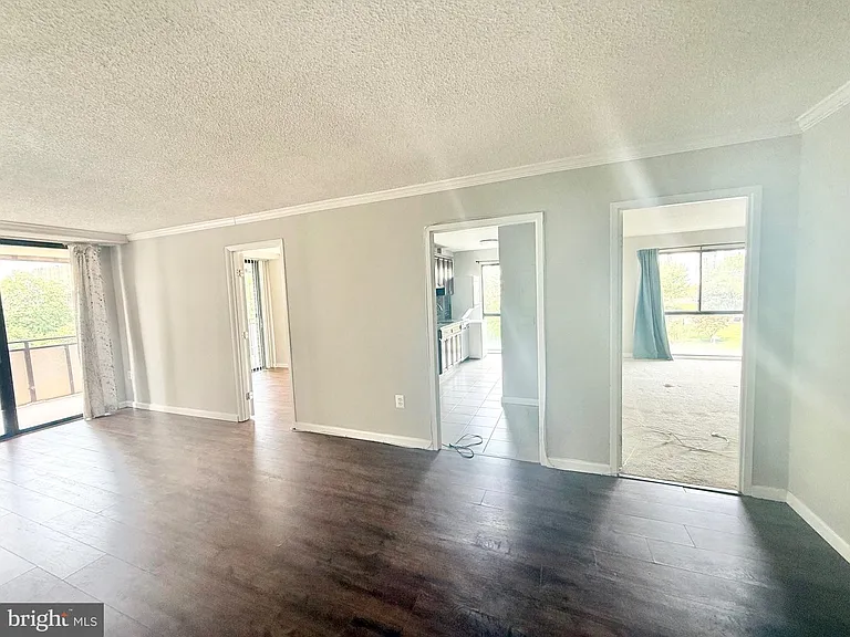 250 S Reynolds St #304 — Photo 3