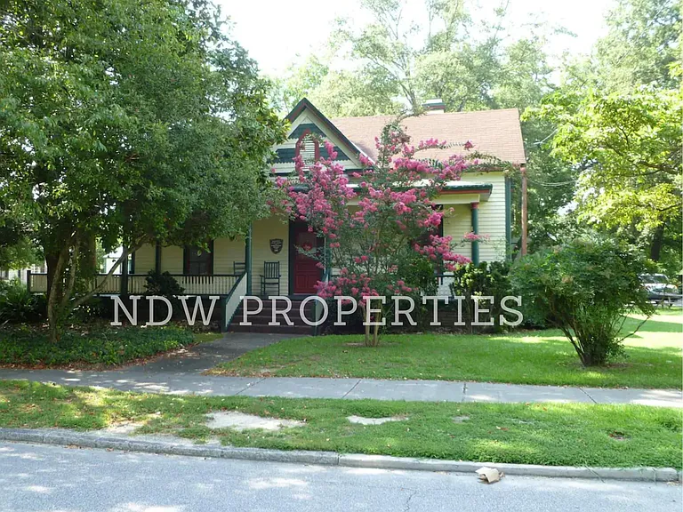 105 Whitehead Ave NE — Photo 1