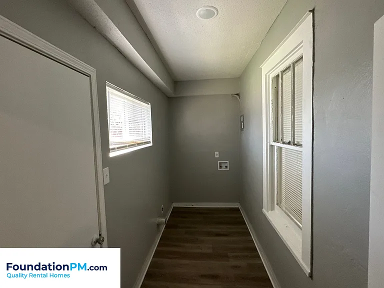 1041 Rosewood Ave — Photo 9