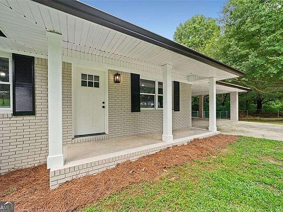 2nd image of 1016 Sapphire St