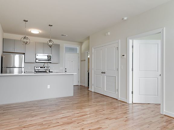 2nd image of 2910 Q St #303