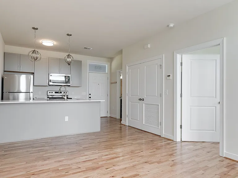 2910 Q St — Photo 4
