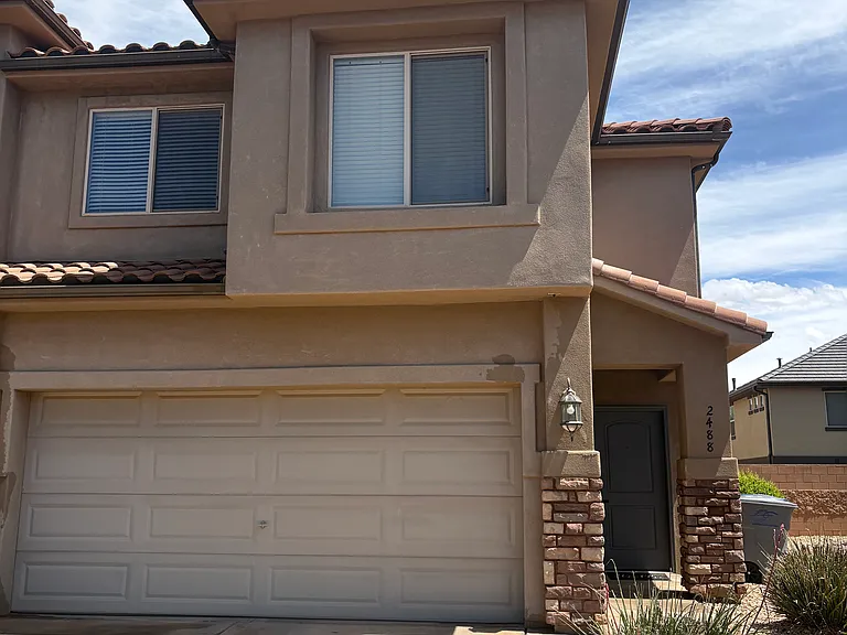 2488 Manzoni Rd — Photo 1