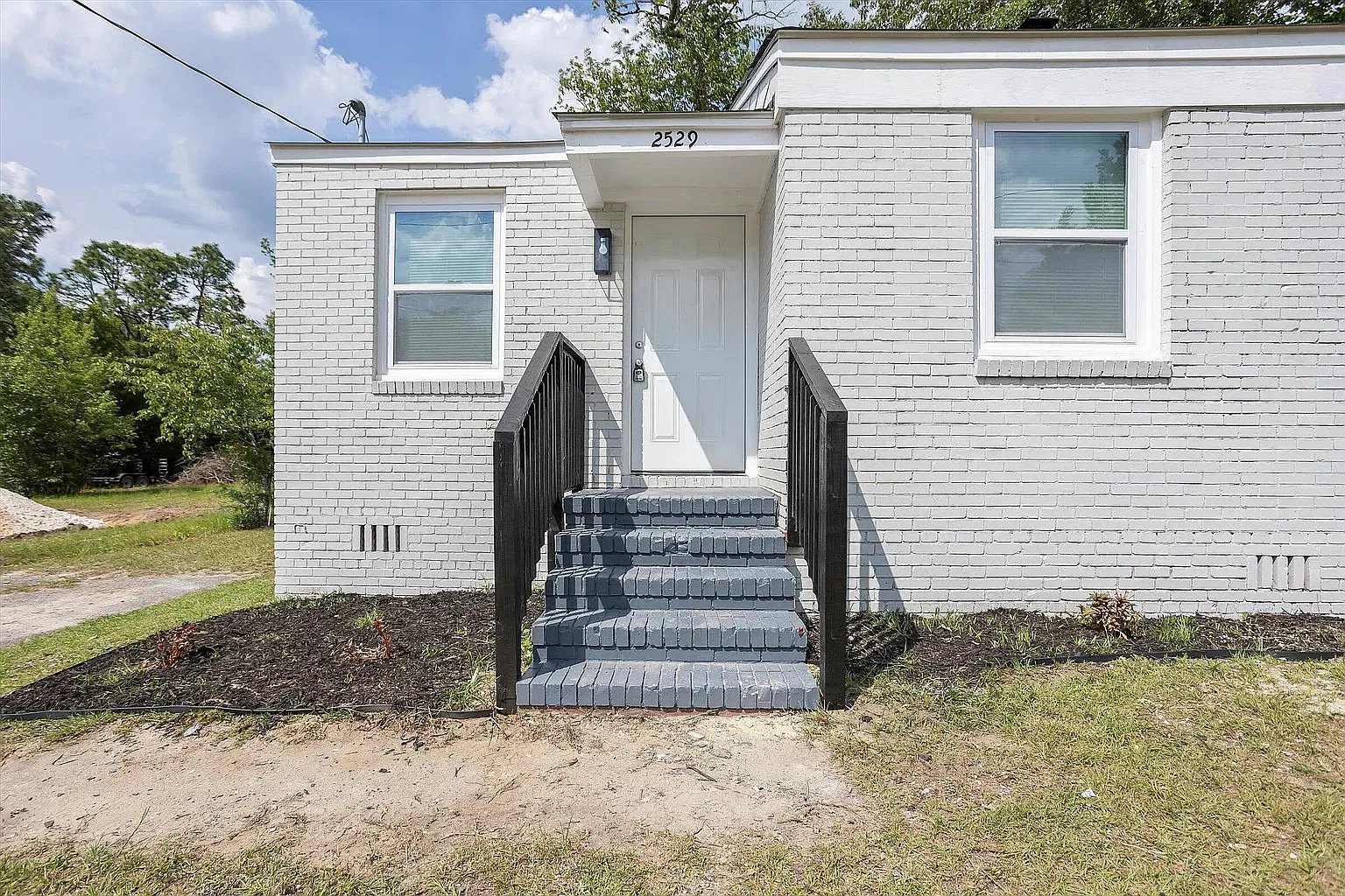 3 bed, 890 sqft, $1,390 — Photo 2