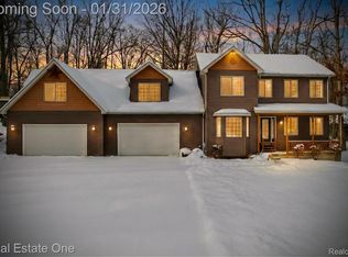 195 Corey Ln, Ortonville, MI 48462