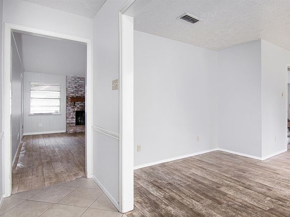 4th image of 11002 Sagetrail Dr