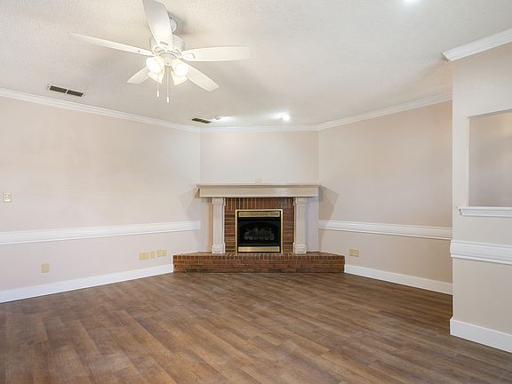 2nd image of 1880 Woodbridge Dr
