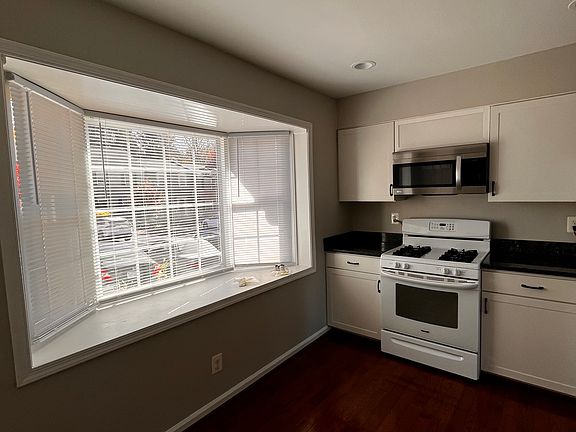 3rd image of 9906 Lakepointe Dr #0