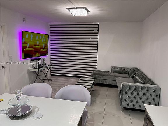 3rd image of 5300 Paseo Dr #506
