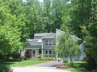 10 Esquire Ct, Roslyn, NY 11576