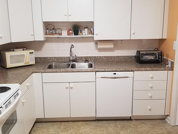 4th image of 3030 Breckenridge Ln #411-1