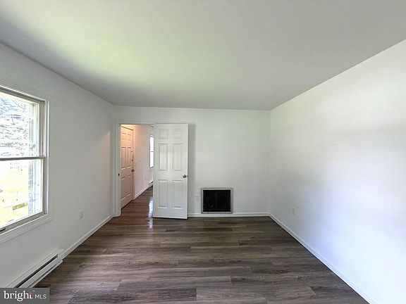 5th image of 822 Springfield Cir