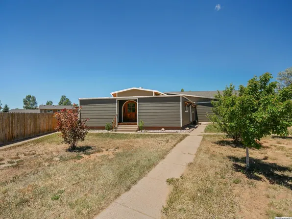 1960 N 10th St, Laramie, WY 82072
