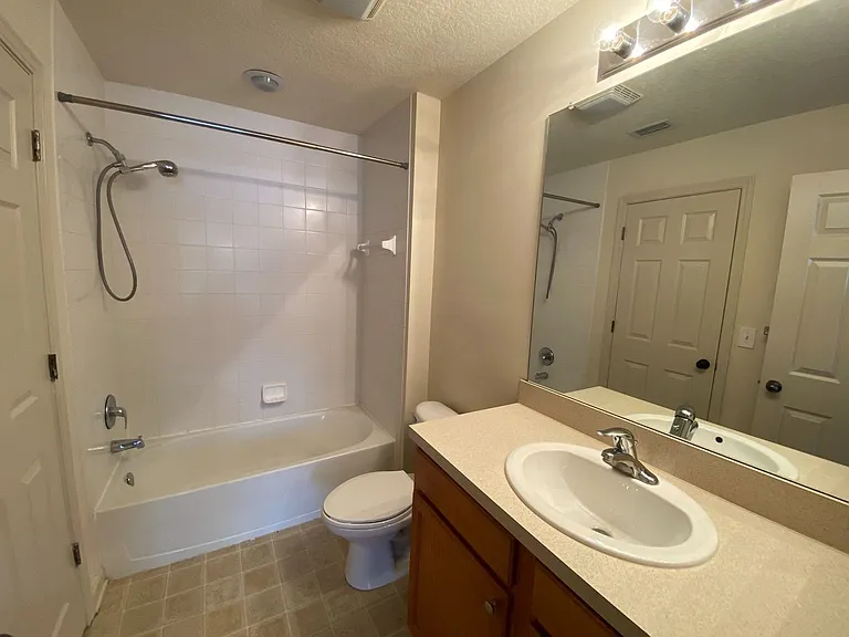 8550 Argyle Business Loop #302 — Photo 10