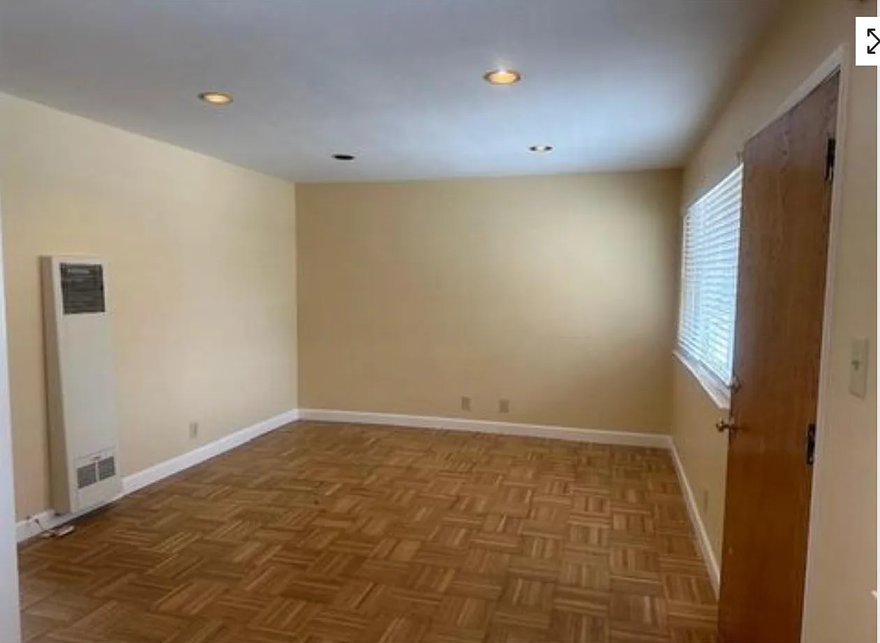 1946 Ivy Street — Photo 1