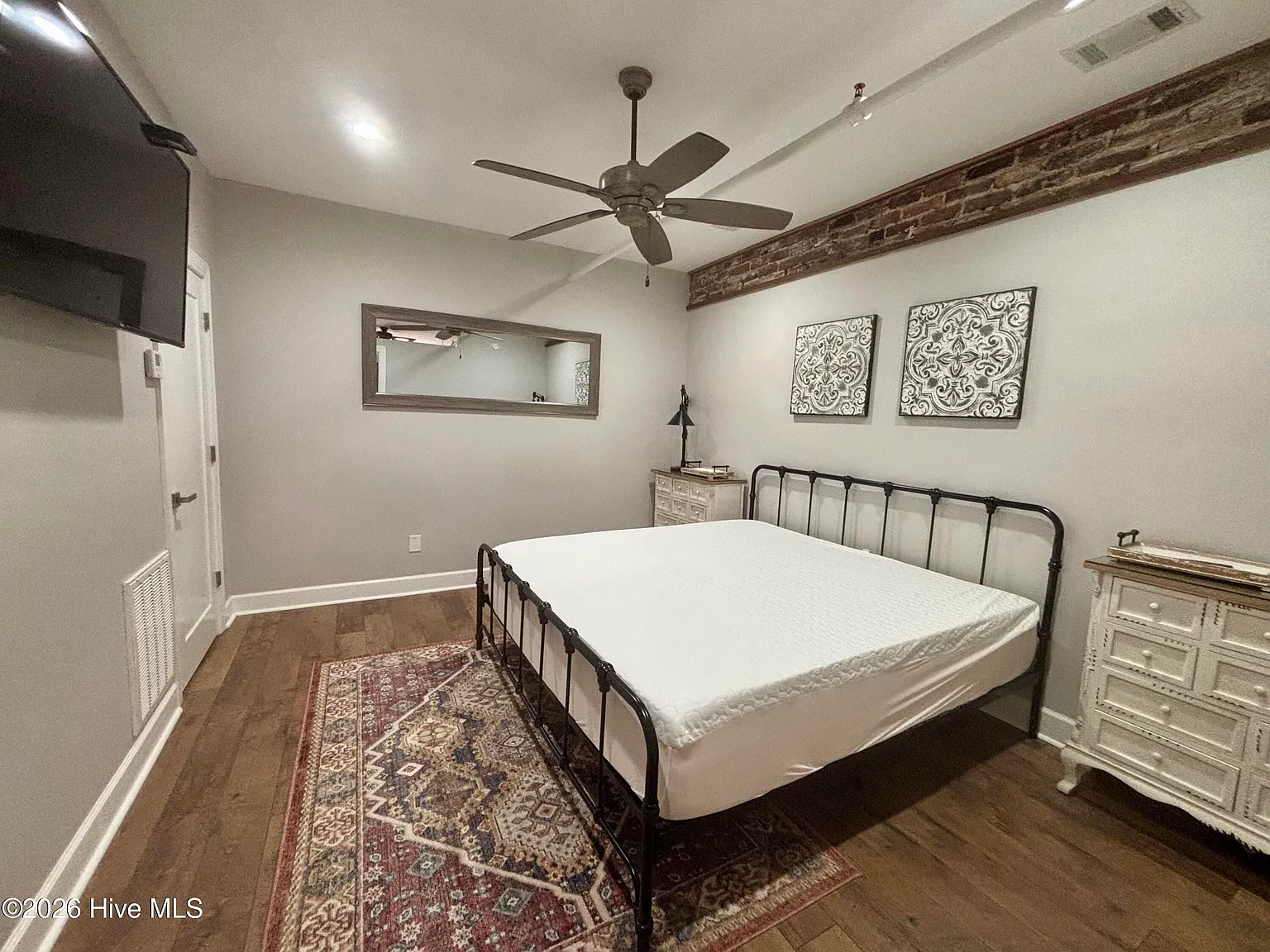 Studio, 400 sqft, $1,700 — Photo 2