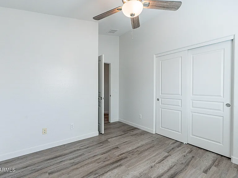 24866 W Huntington Dr — Photo 30