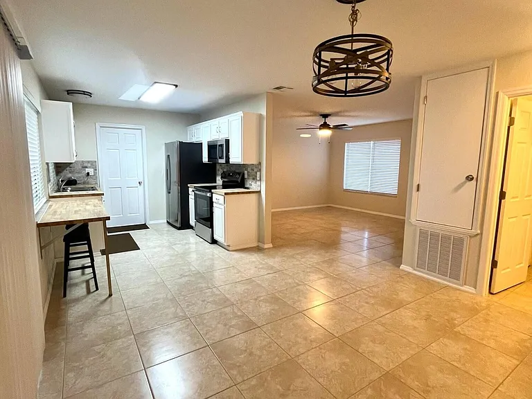 2030 SE Watercrest St — Photo 6