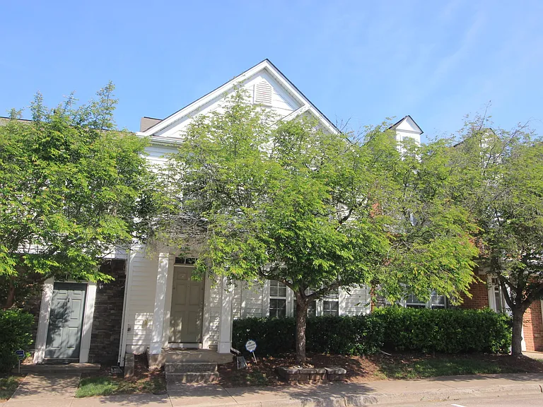 104 Hickory Meadow Cir — Photo 1