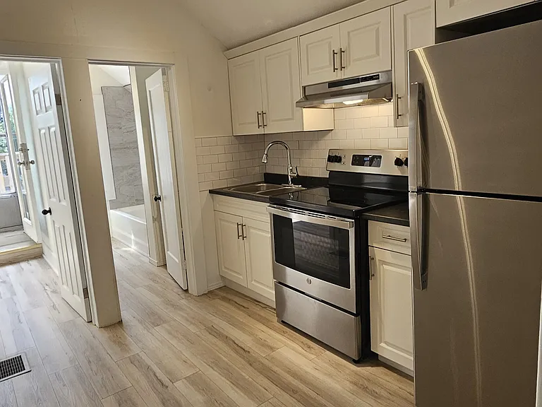 17 Bowes Ave #2 — Photo 9