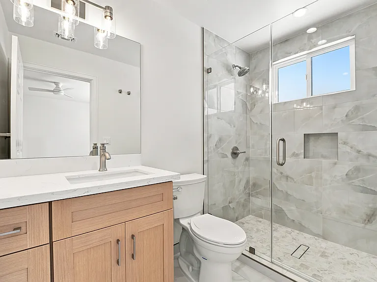 19008 Hartland St #913S38 — Photo 12
