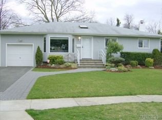 10 Birchwood Park Cres, Jericho, NY 11753