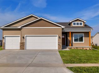 686 Napoli Ave, West Des Moines, IA 50266