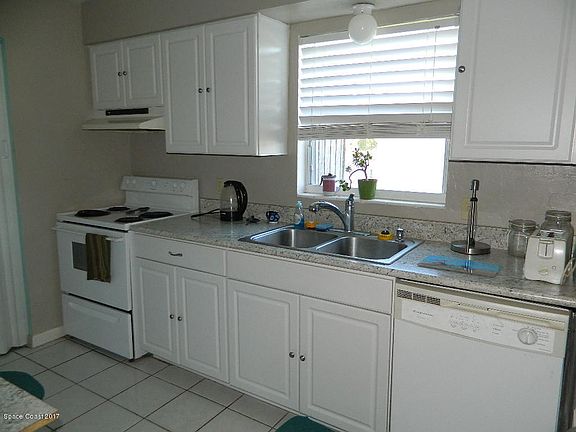 2nd image of 1028 Genevieve Ave