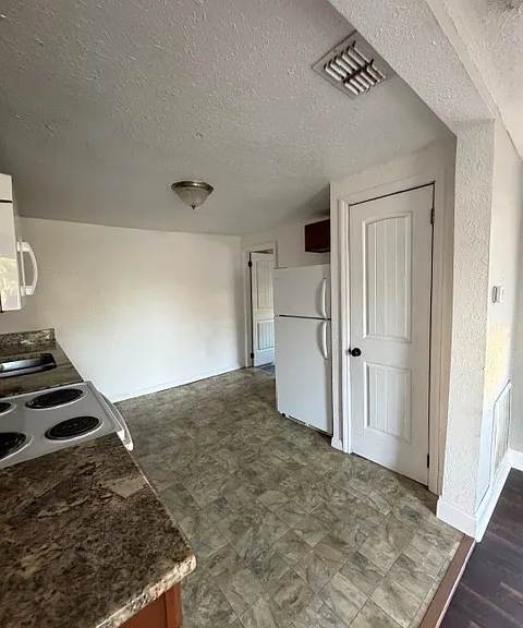 1917 1/2 Marjorie St W #2 — Photo 6