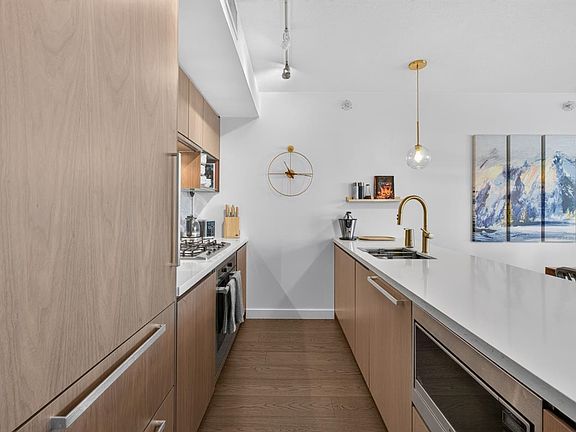 3rd image of 68 Smithe St #1110