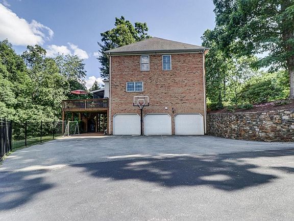 2nd image of 6261 Stratford Way