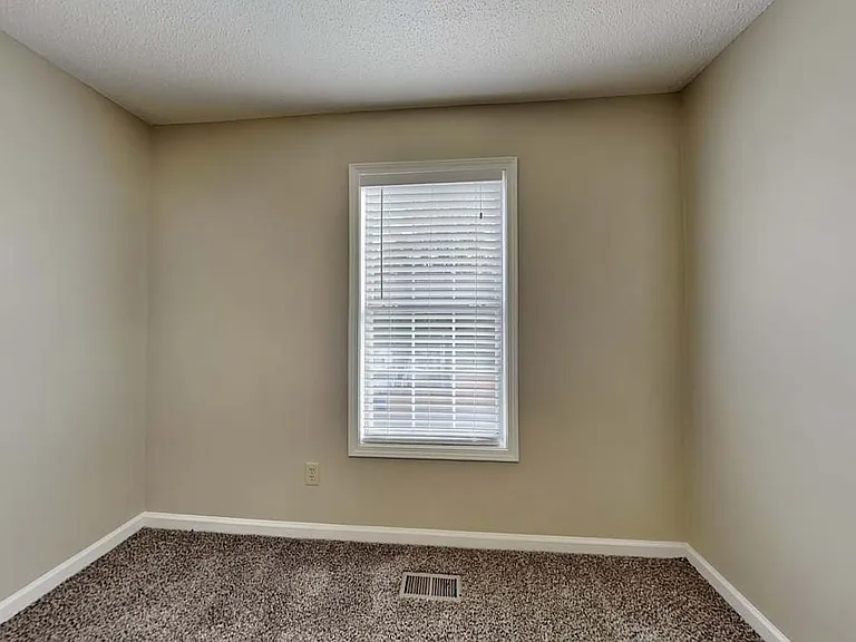 110 Auburn Park — Photo 4