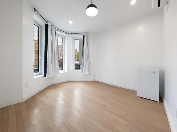 624 East 17th Street image 10 of 28