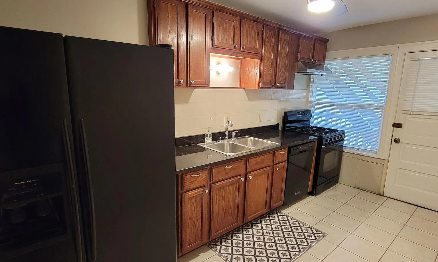 2 bed, 1300 sqft, $1,550 — Photo 4