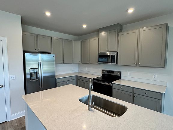 3rd image of 7419 Linda Vista Ln