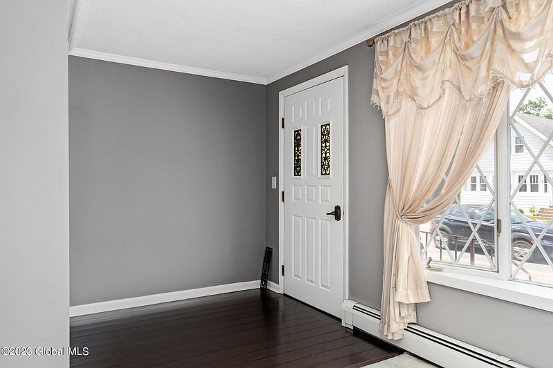 4th image of 2902 Guilderland Avenue