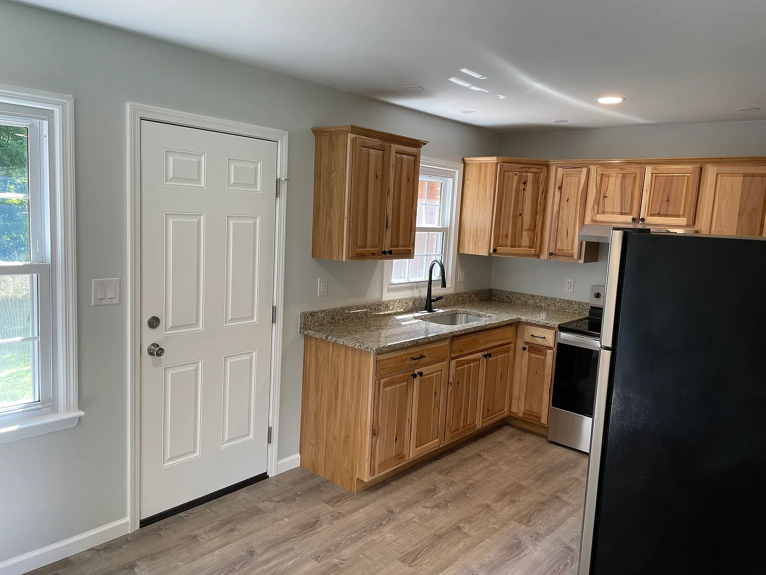 2 bed, 950 sqft, $1,700 — Photo 3