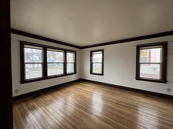 3rd image of 3739 Fremont Ave N