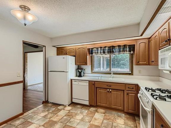 5th image of 36XX Pilgrim Ln N